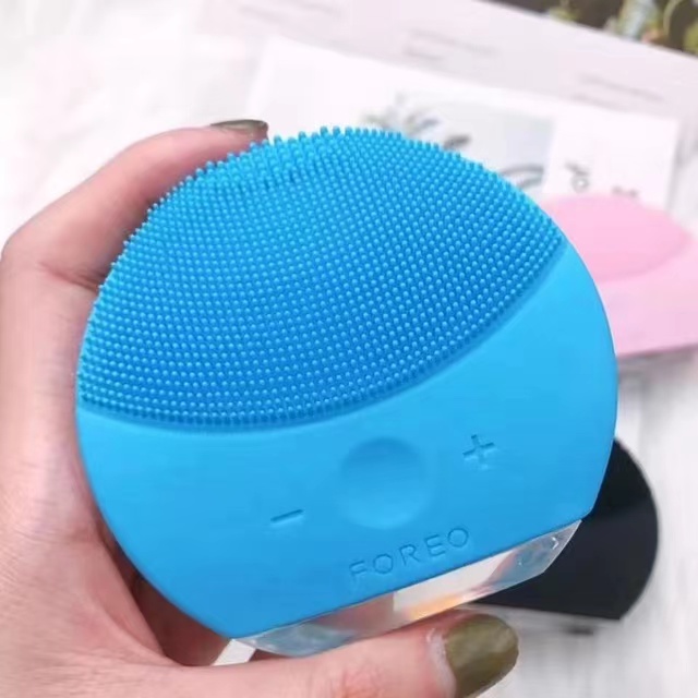 Facial Cleansing Device Silicone, USB Rechargeable, Waterproof, Electric Massager for All Skin Types