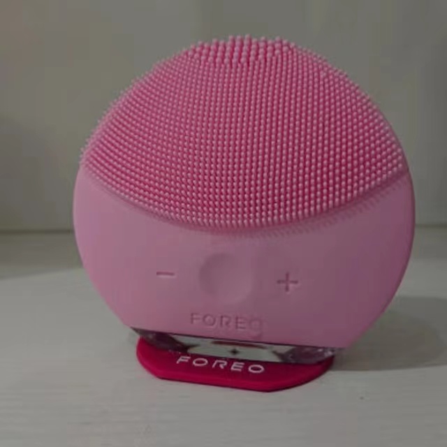 Facial Cleansing Device Silicone, USB Rechargeable, Waterproof, Electric Massager for All Skin Types