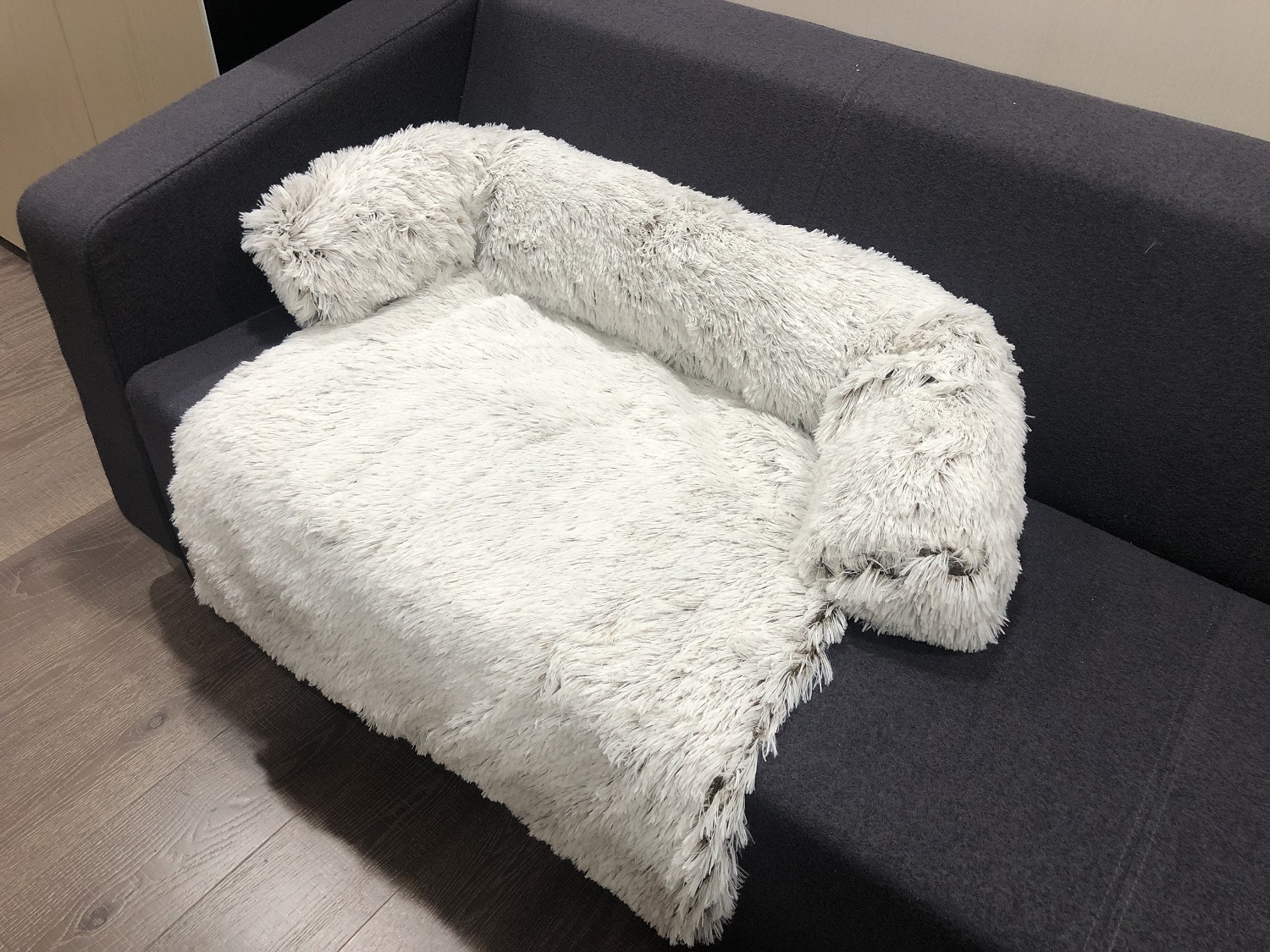 Large, medium and small dog long plush sofa cushion can be disassembled and washed dog cushion