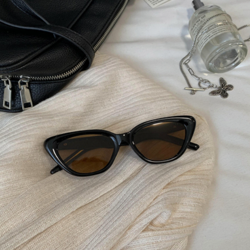 Jennie with the same sweet cool sunglasses high-grade Instagram hip hop cat eyes fashion drag sister sunglasses