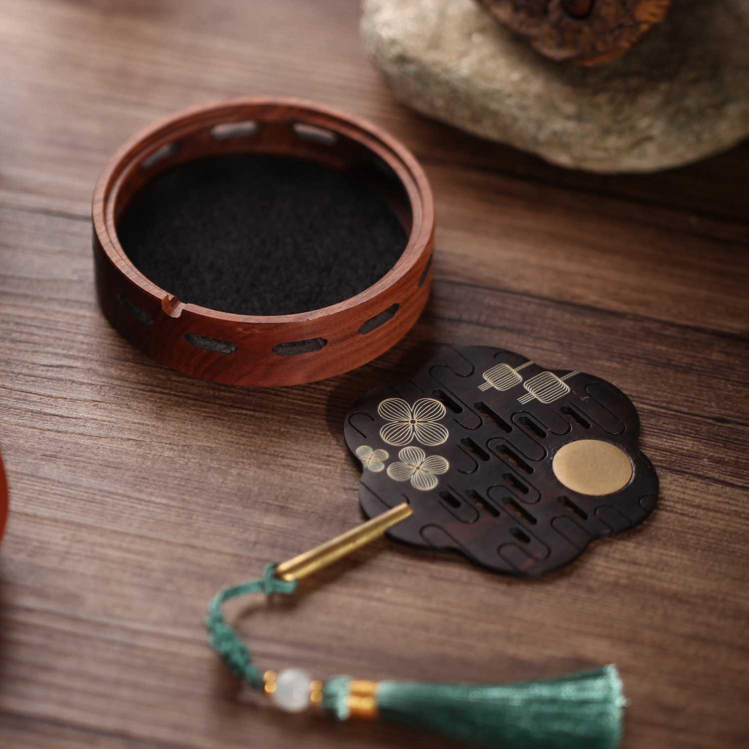 Chinese style Zen decoration home incense portable incense burner Solid wood sandalwood burner