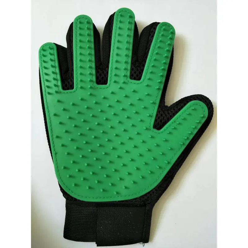 Pamper Your Pet with the Pet Grooming Glove - Perfect for Shedding Cats & Dogs