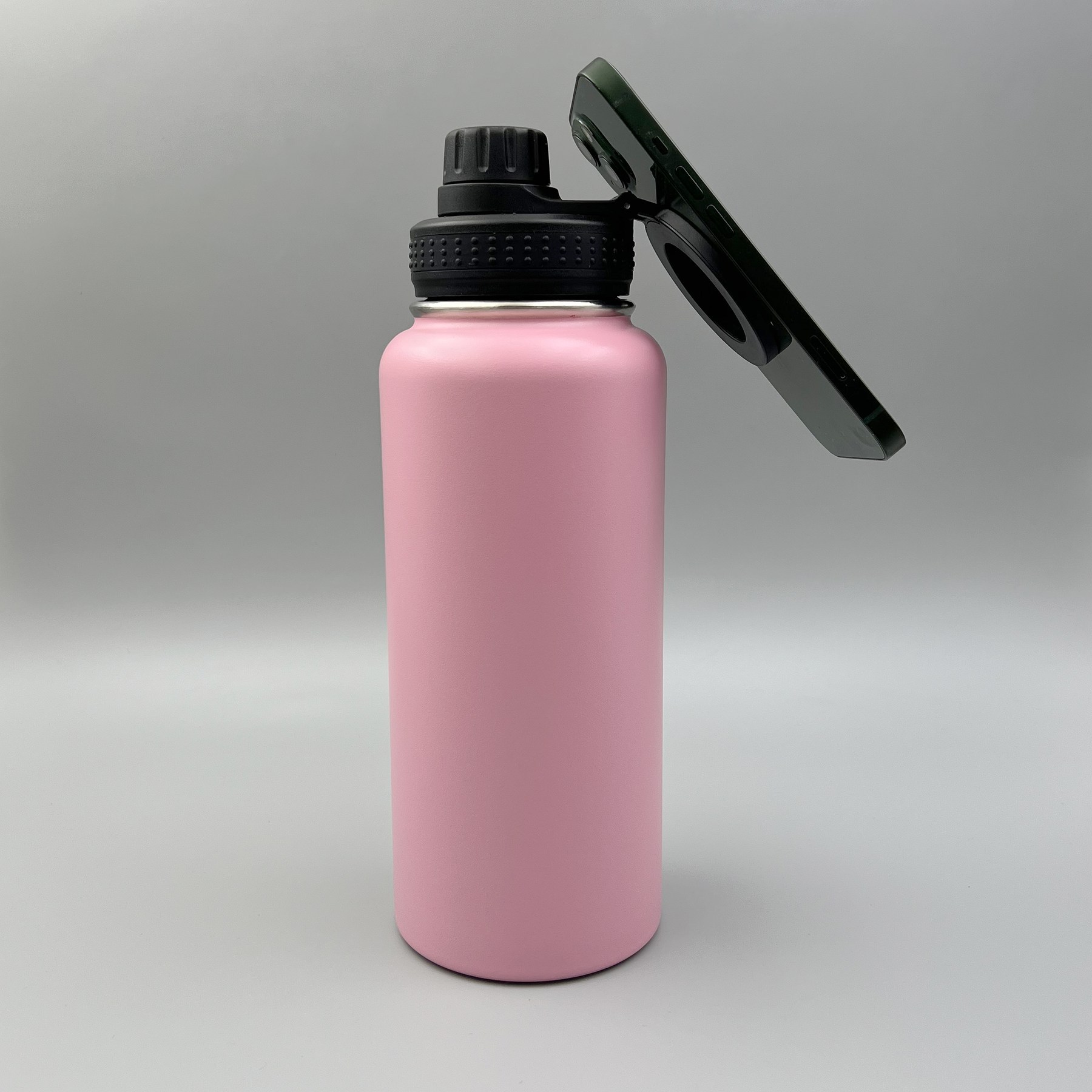 304 stainless steel 32oz insulated water bottle with magnetic phone mount cover, perfect for outdoor sports