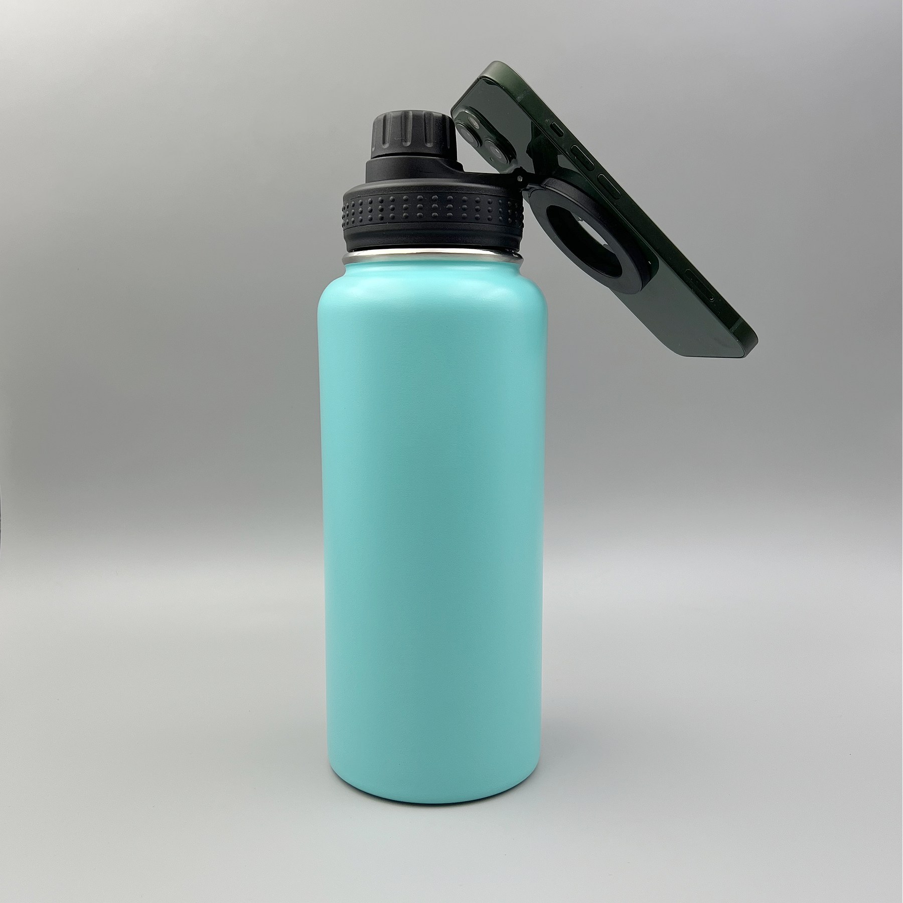 304 stainless steel 32oz insulated water bottle with magnetic phone mount cover, perfect for outdoor sports