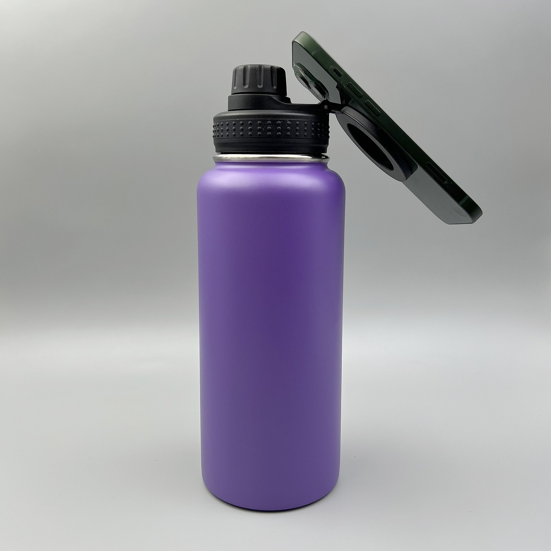 304 stainless steel 32oz insulated water bottle with magnetic phone mount cover, perfect for outdoor sports