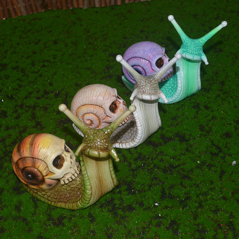 Halloween Skull Snail Sculpture Statue Gothic Garden Home Decoration Resin Crafts