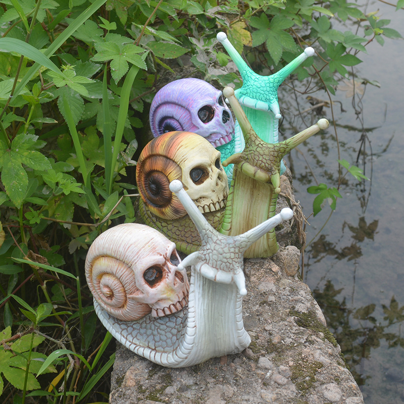 Halloween Skull Snail Sculpture Statue Gothic Garden Home Decoration Resin Crafts