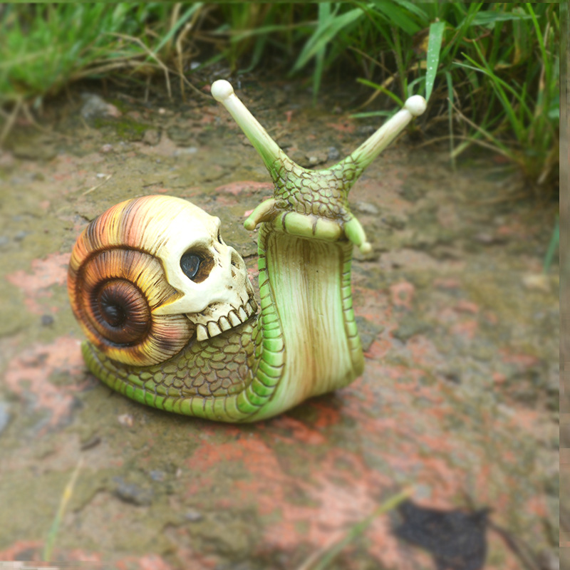 Halloween Skull Snail Sculpture Statue Gothic Garden Home Decoration Resin Crafts