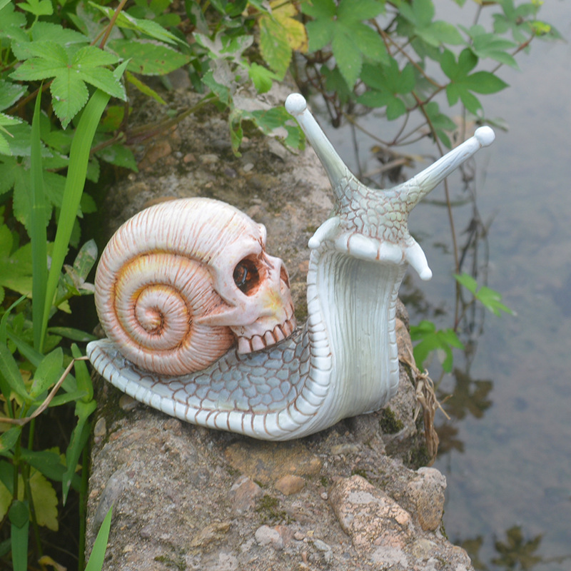 Halloween Skull Snail Sculpture Statue Gothic Garden Home Decoration Resin Crafts