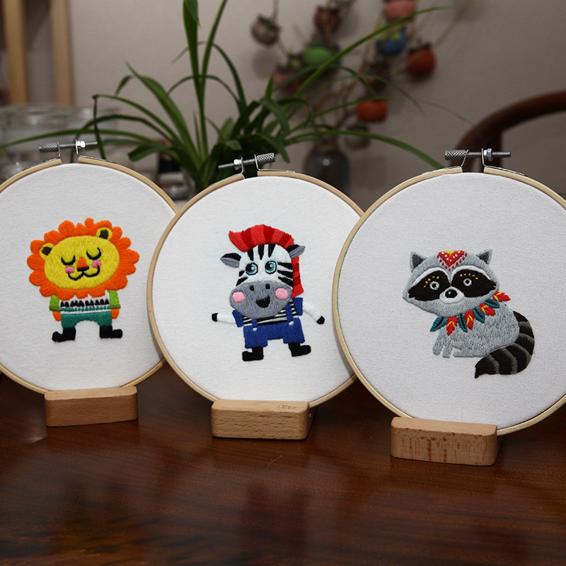 VANCY ARTS Animal Pattern Embroidery Kit for Beginner And Embroidery Hoop