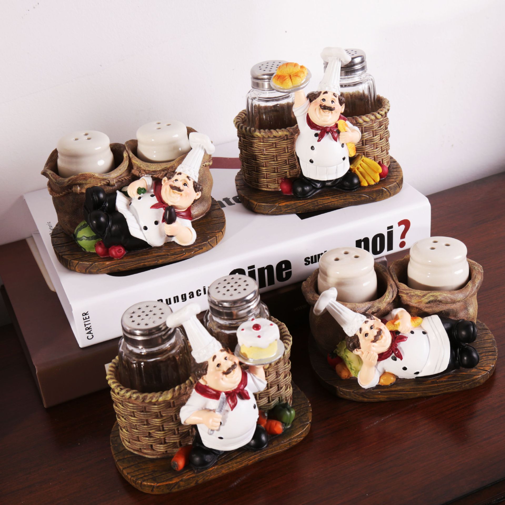 Small Cute Chef With Two Pepper Shakers Resin Garnish Creative Art Crafts For Home Decoration