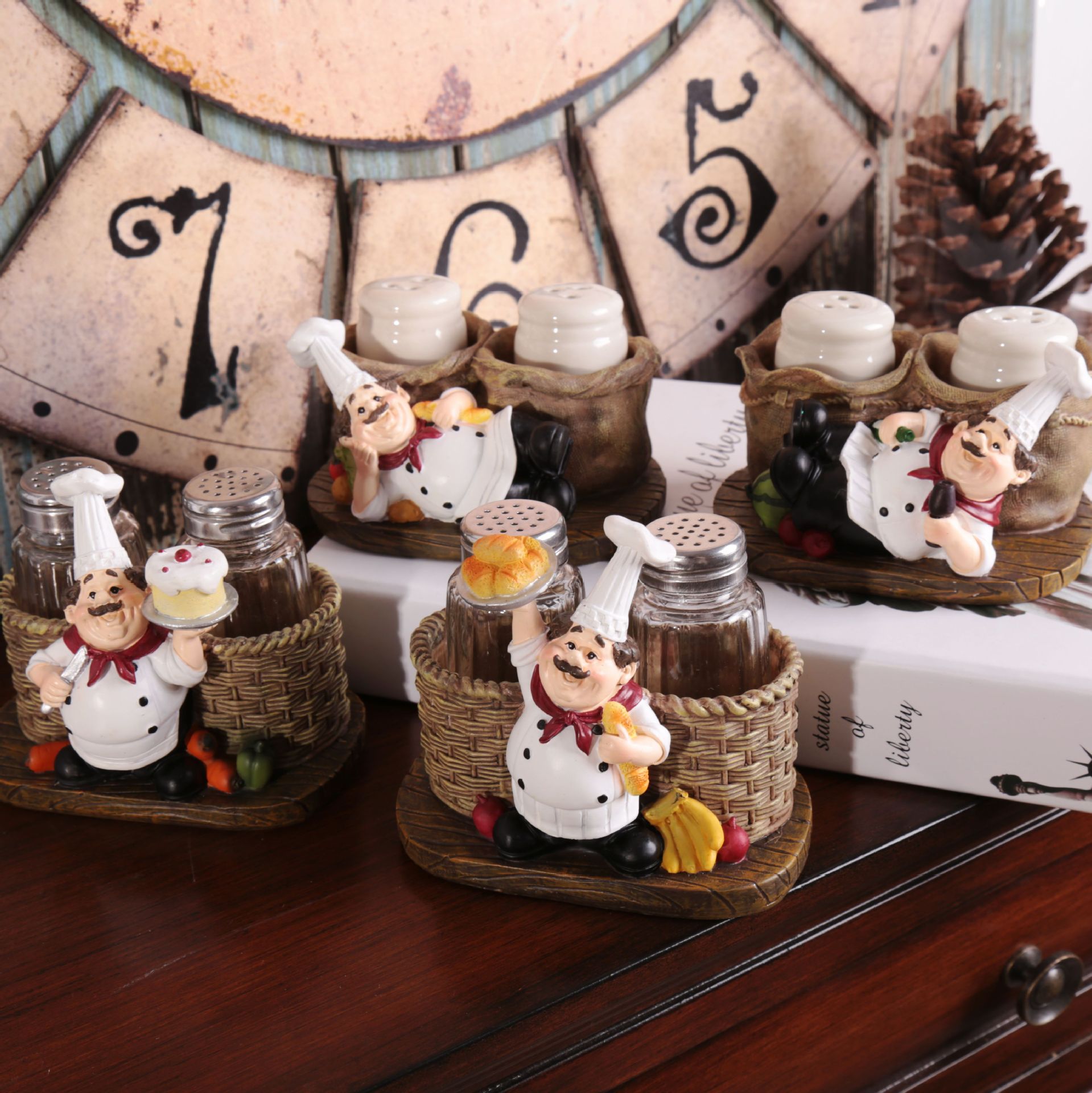Small Cute Chef With Two Pepper Shakers Resin Garnish Creative Art Crafts For Home Decoration