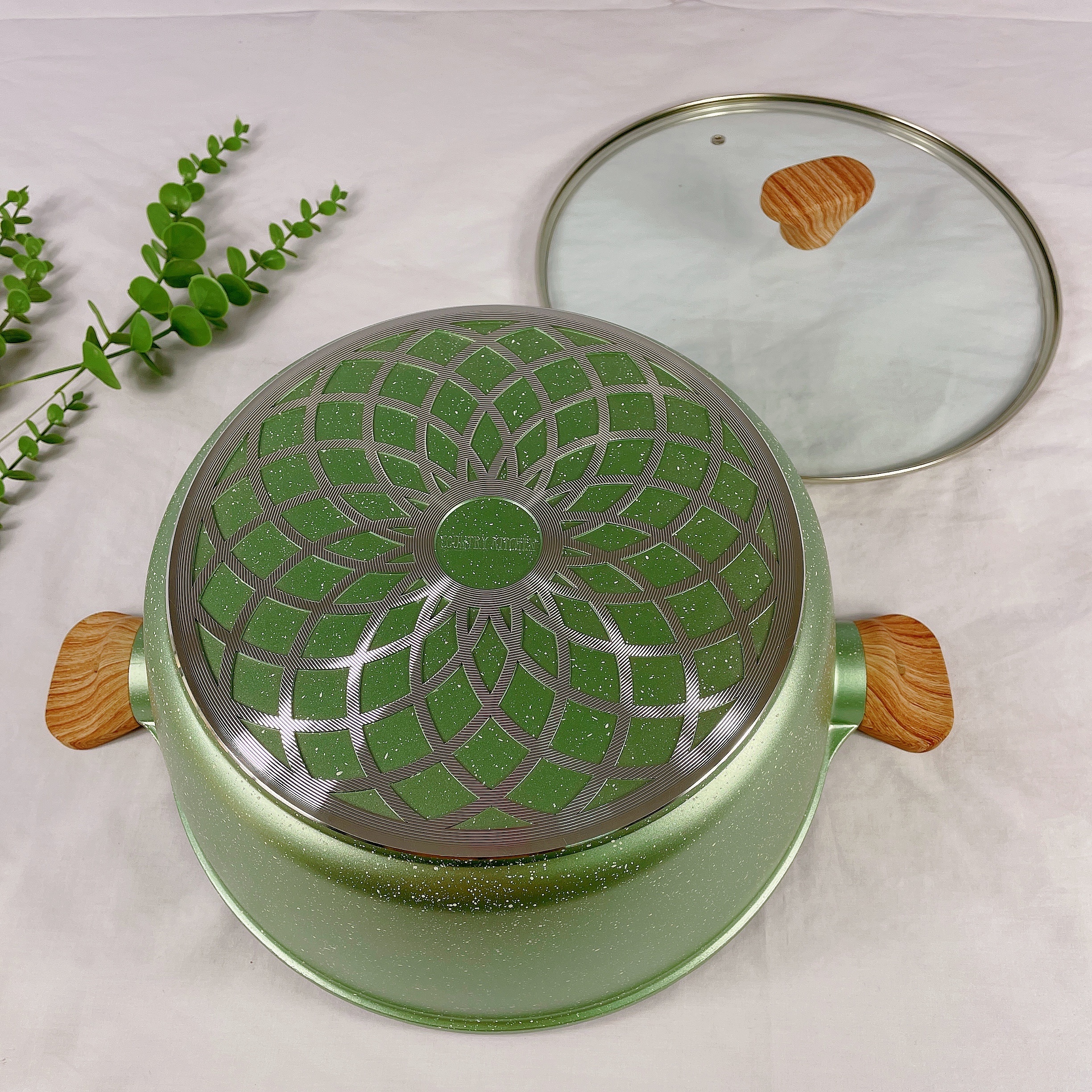 On Stock New design aluminium cookware set die cast non stick casserole with lid