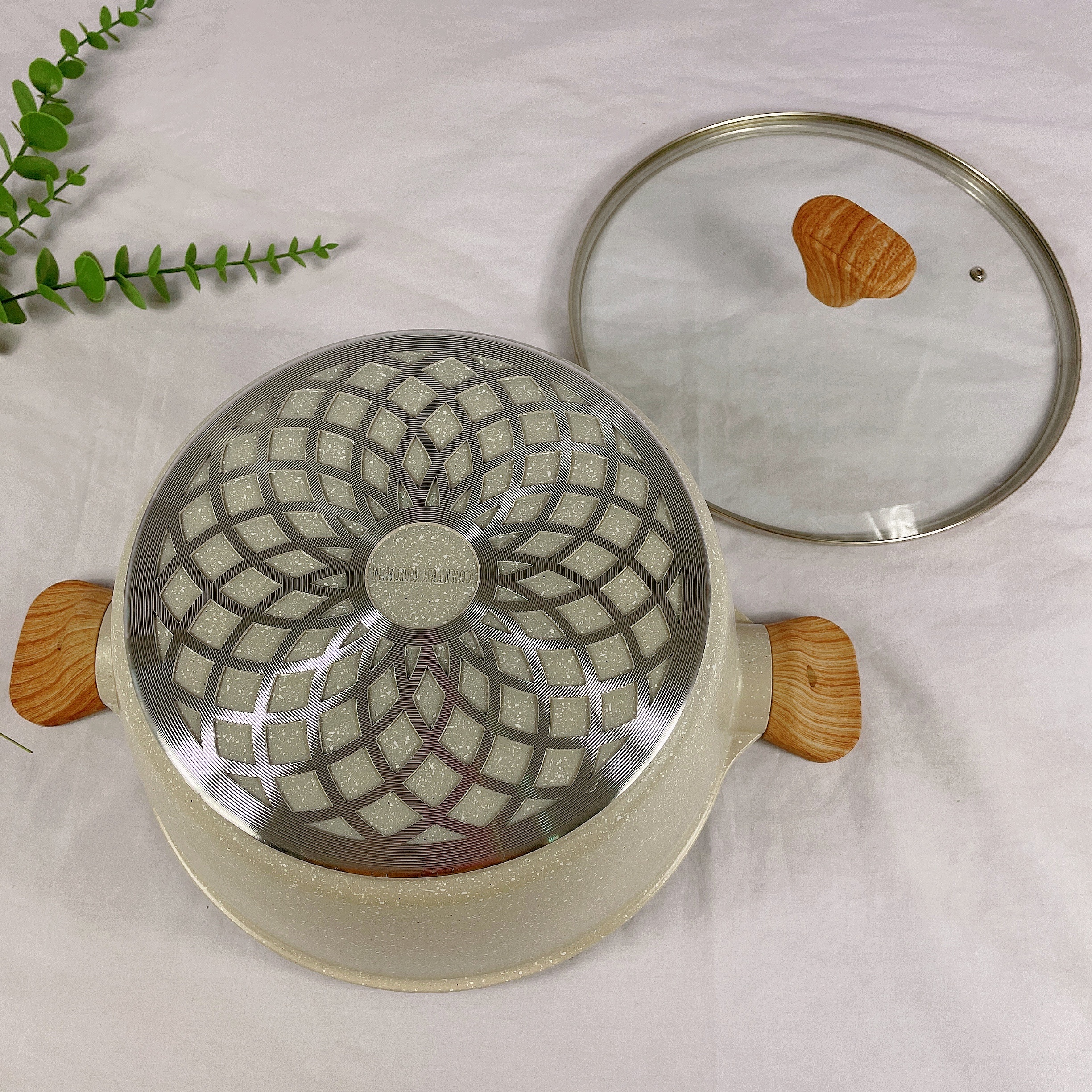 On Stock New design aluminium cookware set die cast non stick casserole with lid