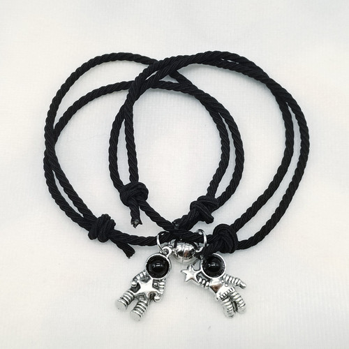 2pcs Couple Magnet Attract Each Other Creative Personality Couple Bracelet Men and Women Charm Girl Bracelet Jewelry Lov