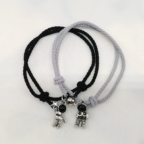 2pcs Couple Magnet Attract Each Other Creative Personality Couple Bracelet Men and Women Charm Girl Bracelet Jewelry Lov