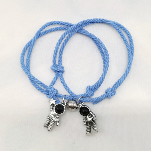 2pcs Couple Magnet Attract Each Other Creative Personality Couple Bracelet Men and Women Charm Girl Bracelet Jewelry Lov