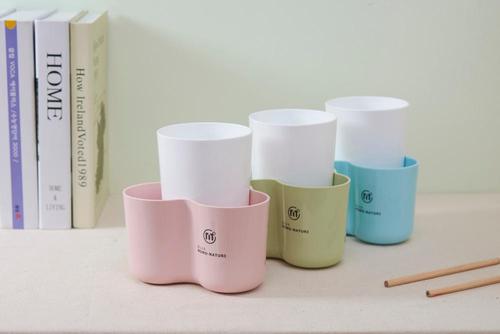 Professional Eco-friendly Plastic Make Up Cosmetics Case Organizers Desktop Brush Pencil Crayon Holder Box