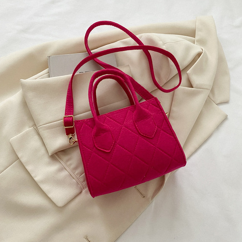 Spring Summer Women’s Fashion Messenger Bag Large Capacity Underarm Shoulder Handbag with Niche Design