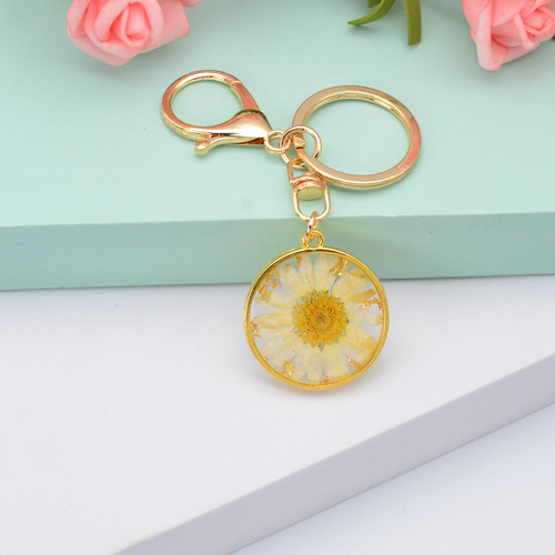 Daisy flower keychain Crystal drop glue round hanging fashion simple women's bag car small gift accessories