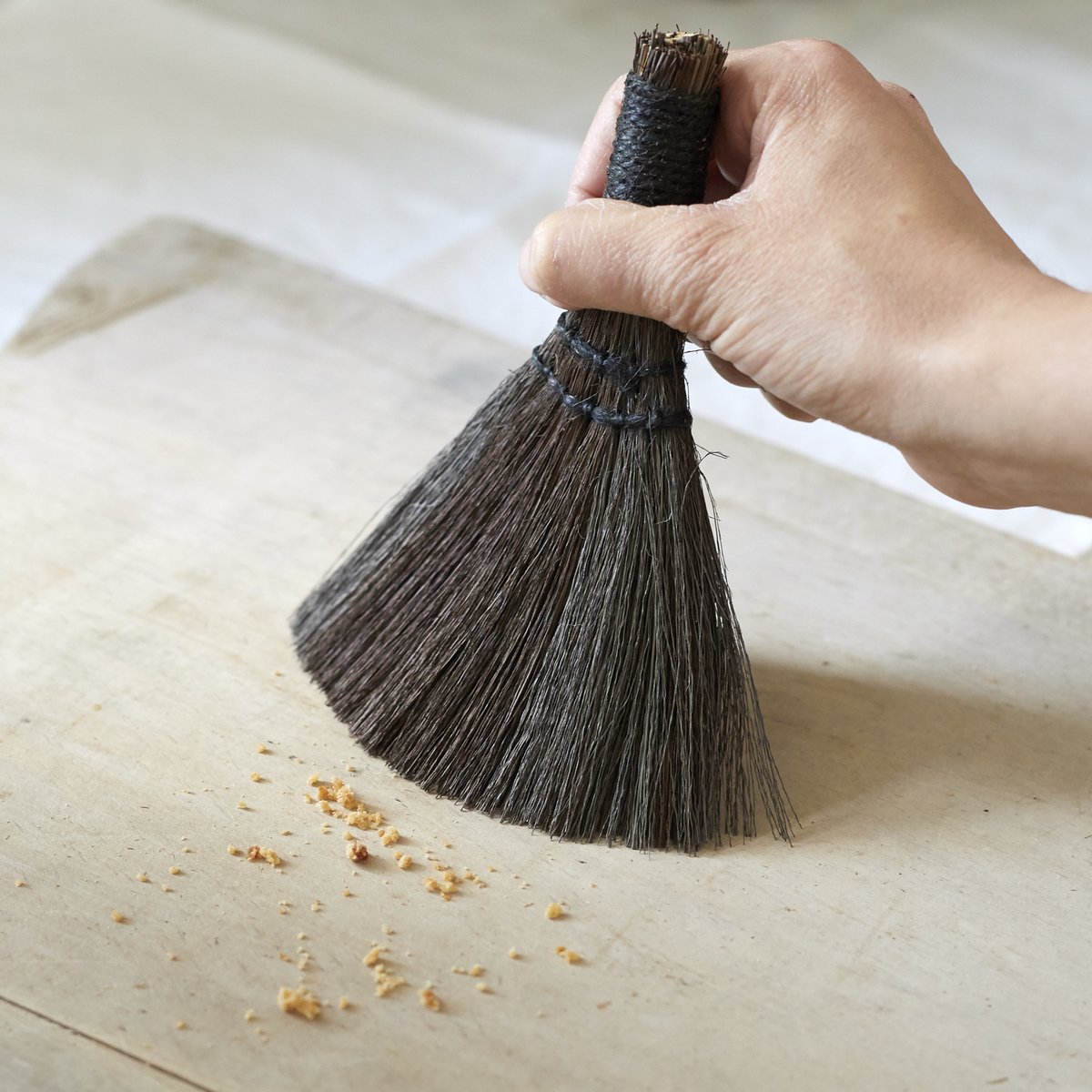 New Handmade Mini Seagrass Straw Broom Cleaning Brush Mop for Decoration Household and Corner Cleaning Sweeping Tool