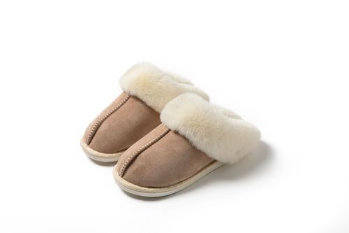 High quality fashion women slippers comfortable flat home slippers full size furry slippers