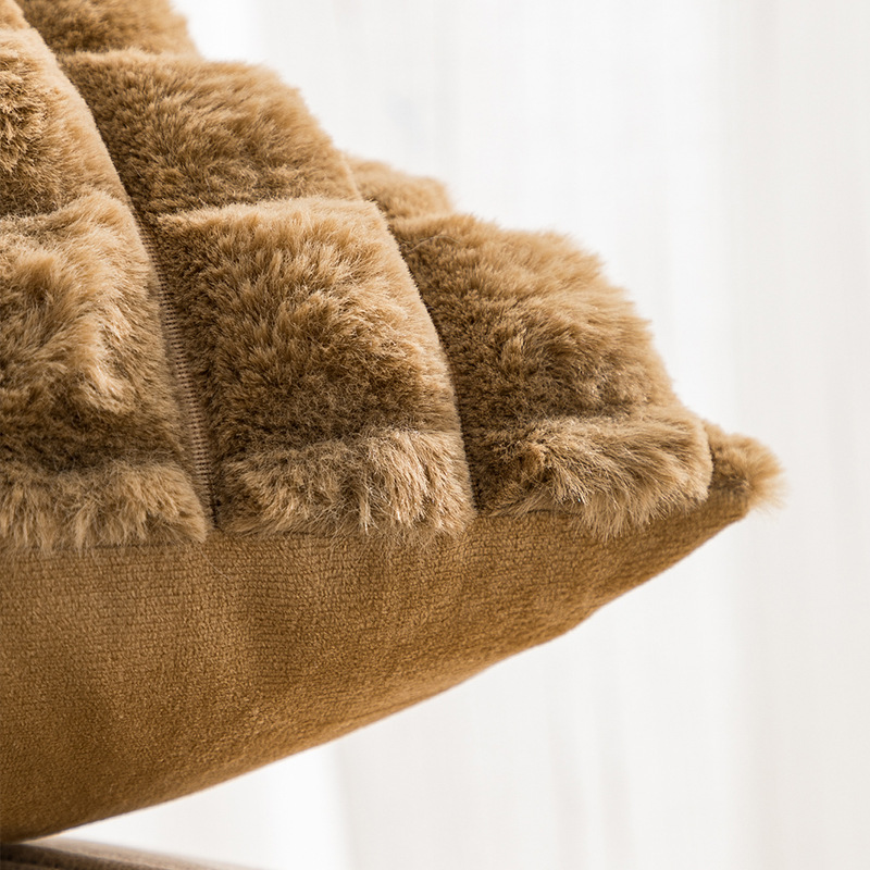 2023 New Arrival  18x18 Ivory  White Taupe Brown  Check Ins Fashion Faux Rabbit fur looking velvet Throw pillo