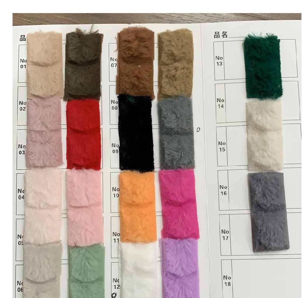 2023 New Arrival  18x18 Ivory  White Taupe Brown  Check Ins Fashion Faux Rabbit fur looking velvet Throw pillo