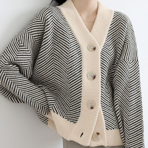 2023 Autumn vintage knitted cardigan for women Striped idle style thick coarse yarn all-matching outer wear sweater