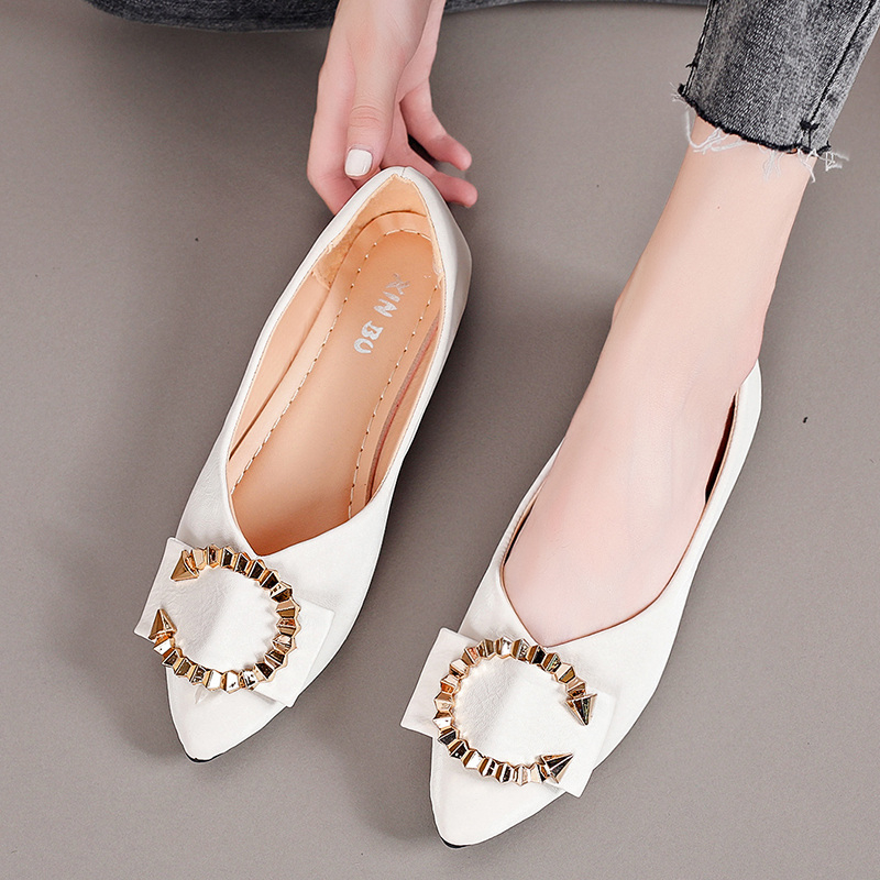 Spring hot sale women's flats comfortable loafers ladies Pointed single shoes Large size fashion casual shoe for women 