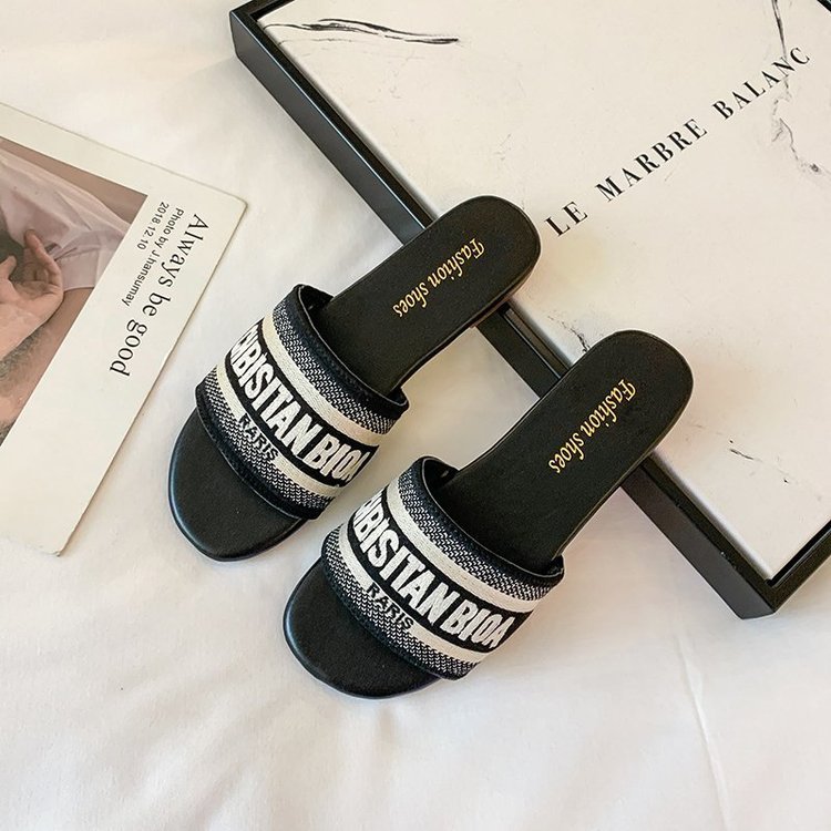 2023 new arrival Designer Women Summer Outdoor Slides Women sandals Slippers Walking Style flat Sandals for Ladies Whole