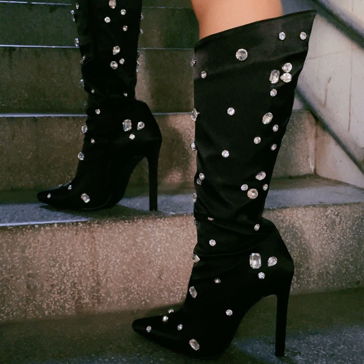 European and American style heavy industry rhinestone models 2022 new pointed toe high-heeled women's boots 35-42 yards