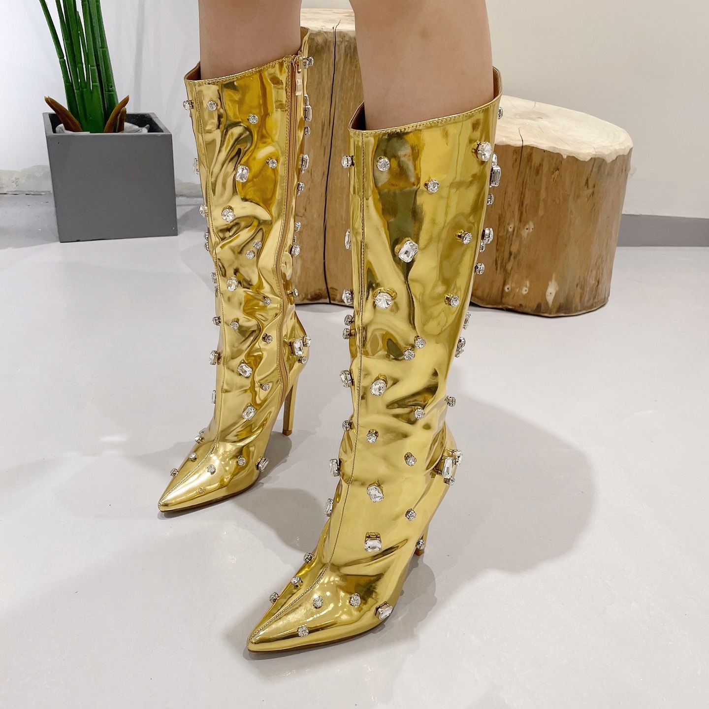 European and American style heavy industry rhinestone models 2022 new pointed toe high-heeled women's boots 35-42 yards