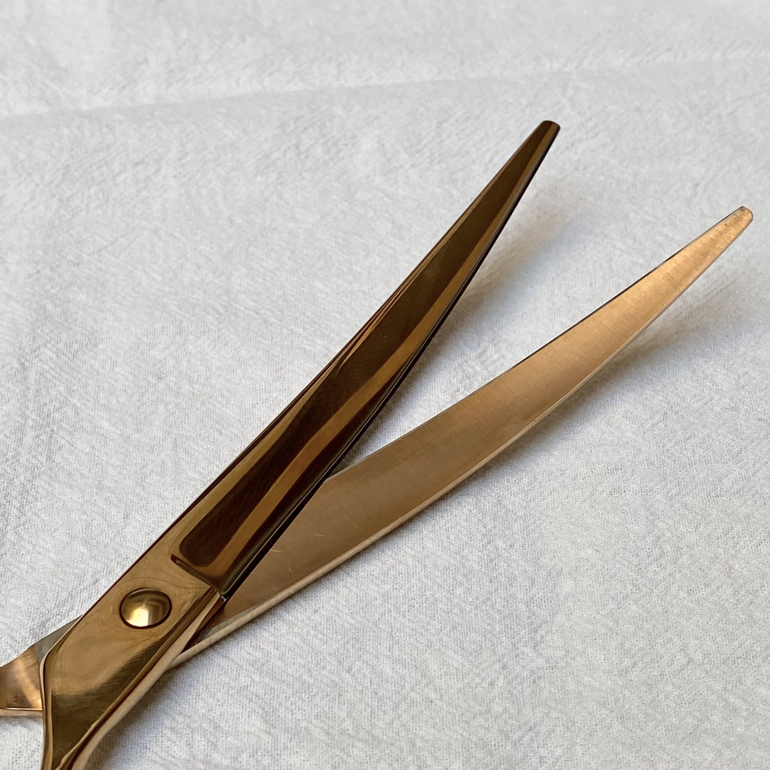 Top Selling 8 Inch Right Hand Rose Blond Offset Pet Hair Cutting Curved Scissors Dog supplies