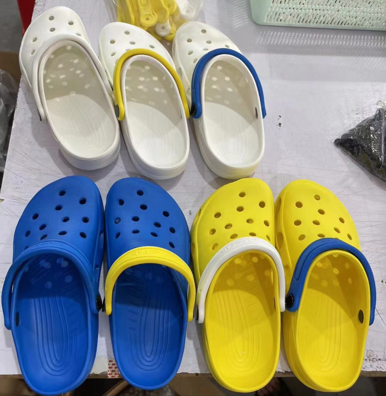 New Design High Quality Garden Shoes Men's Shoes Wearable Anti-slip Clog Shoes Trend EVA   Cheap Classic