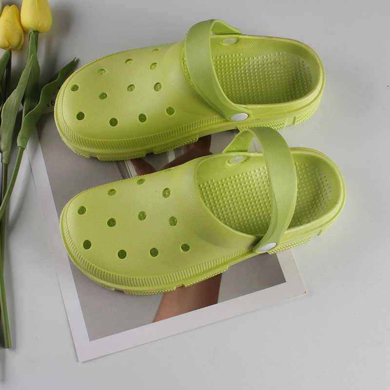 Summer High Quality new women's hole slippers fashion breathable flat hole shoes leisure outdoor beach slippers