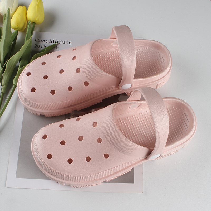 Summer High Quality new women's hole slippers fashion breathable flat hole shoes leisure outdoor beach slippers