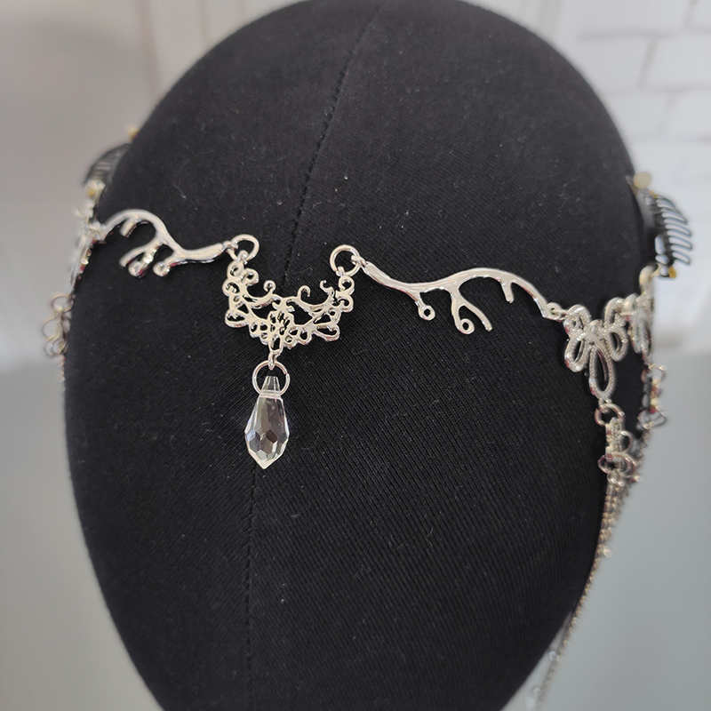 European and American hair ornaments crystal tassel forehead chain Han clothing accessories eyebrow heart pendant