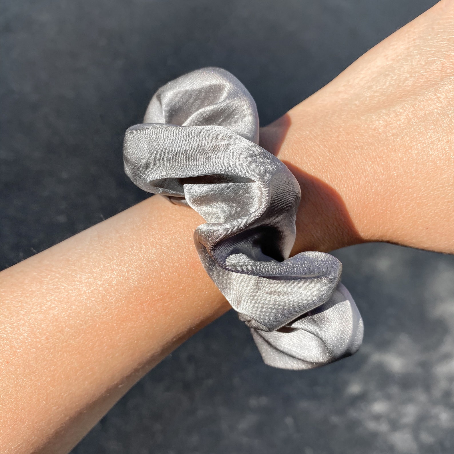 Suzhou  Supply 16MM Pure 100% Silk Scrunchies Pure Silk Hair Ties Scrunchies for Ponytail