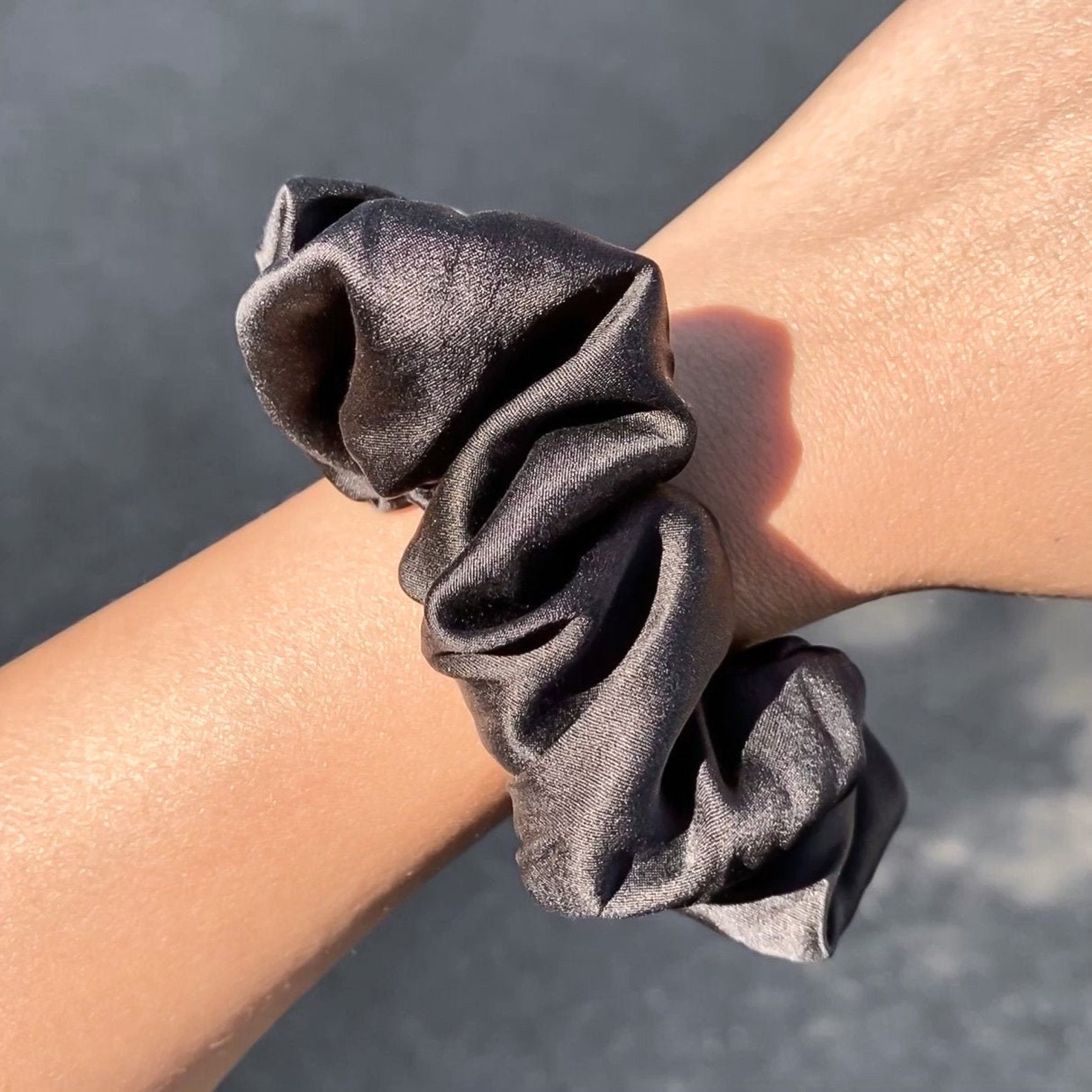 Suzhou  Supply 16MM Pure 100% Silk Scrunchies Pure Silk Hair Ties Scrunchies for Ponytail