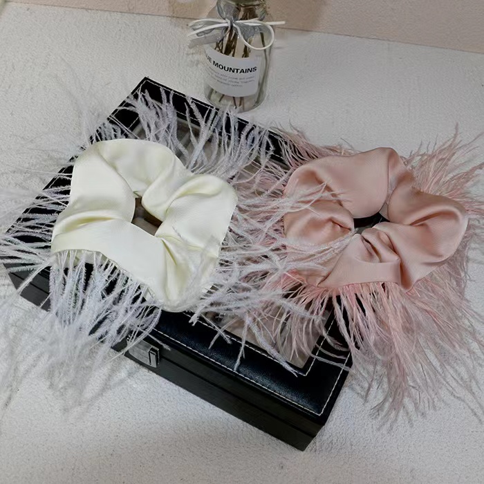 2022 New Fall Winter Fashion French Style Plush Ostrich Feather Satin Luxury Elegant High End Hair Ties Hair Scrunchies 