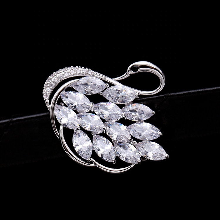 Luxury Zircon Cute Crystal  Brooches for Women Elegant Scarf Pins Dress Wedding Corsage Pin Fashion Jewelry