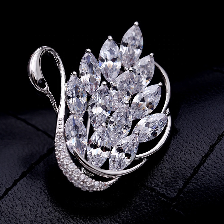 Luxury Zircon Cute Crystal  Brooches for Women Elegant Scarf Pins Dress Wedding Corsage Pin Fashion Jewelry