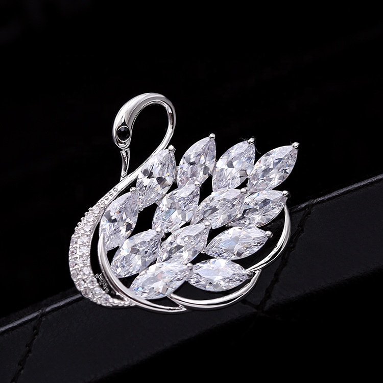Luxury Zircon Cute Crystal  Brooches for Women Elegant Scarf Pins Dress Wedding Corsage Pin Fashion Jewelry