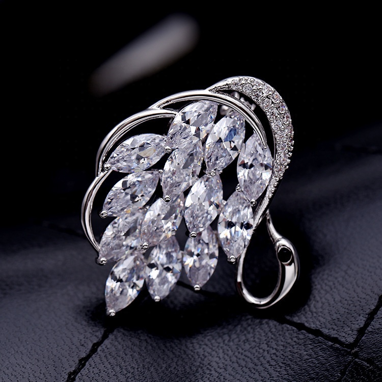 Luxury Zircon Cute Crystal  Brooches for Women Elegant Scarf Pins Dress Wedding Corsage Pin Fashion Jewelry