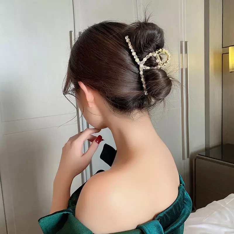 Korean Hair Claw Clips Mat 2021 Fashion Metal Hair Claw Of Crystal And Pearl Hair Claw Clips For Girls