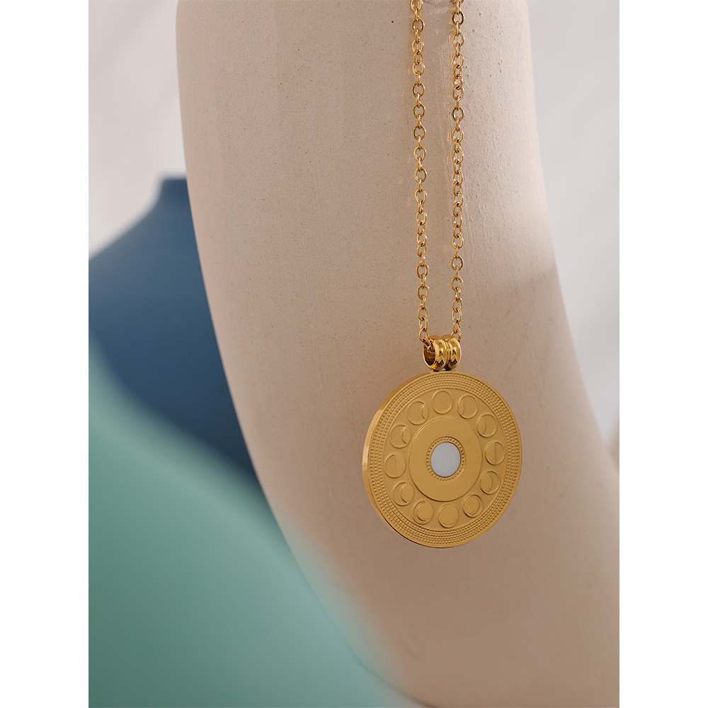 JINYOU 526 Waterproof Round Moon Pendant 18k Gold Plated Fashion Stainless Steel Short Chain Necklace Charm Statement Je
