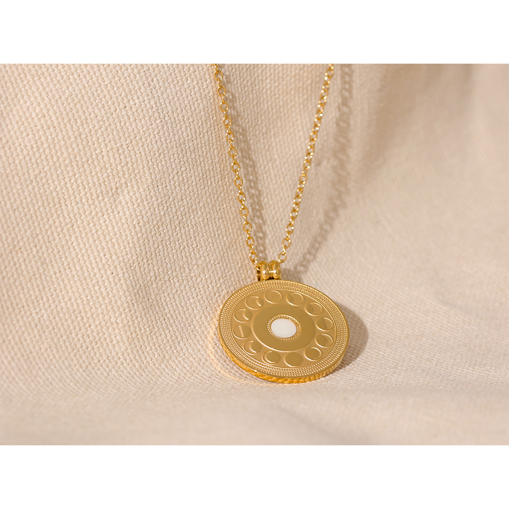 JINYOU 526 Waterproof Round Moon Pendant 18k Gold Plated Fashion Stainless Steel Short Chain Necklace Charm Statement Je