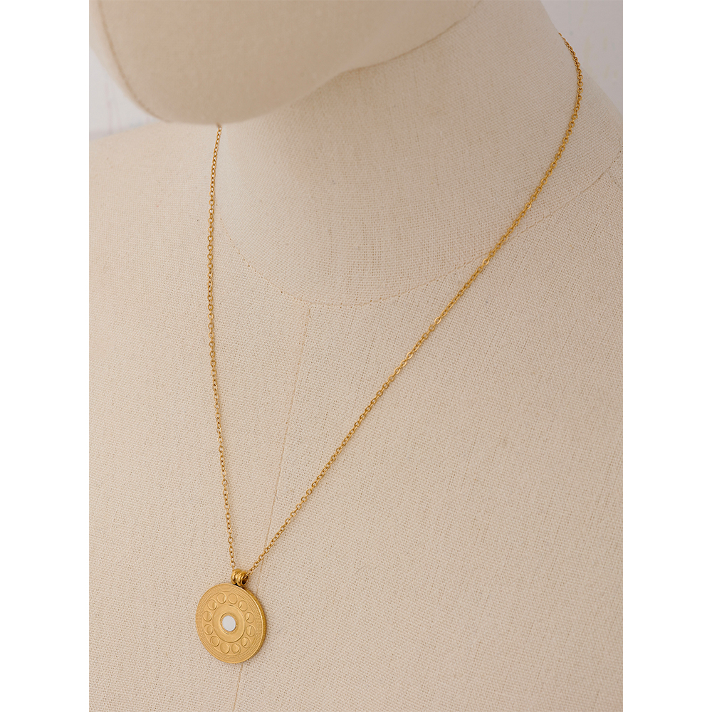 JINYOU 526 Waterproof Round Moon Pendant 18k Gold Plated Fashion Stainless Steel Short Chain Necklace Charm Statement Je