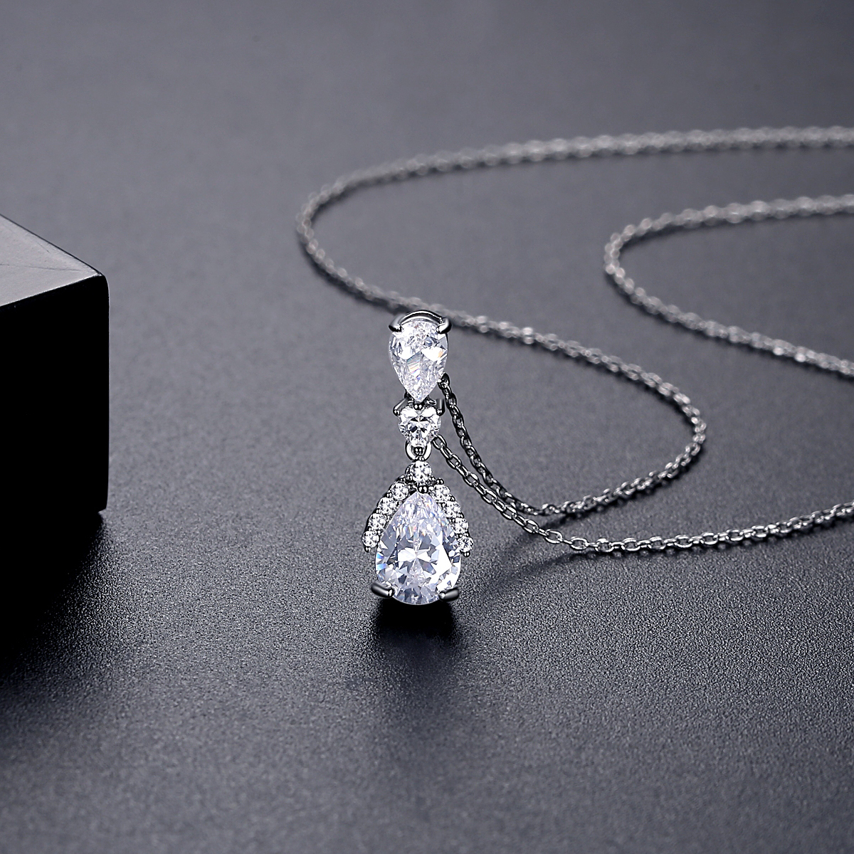 LUOTEEMI New Arrival Jewelry Fashion Necklace Two Tone Bling Necklace Woman Accesory Chain Jewelry Pendant & Charm